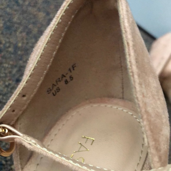 Fashionnova heals - Picture 3 of 4